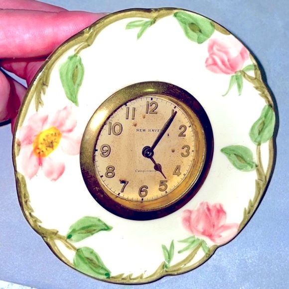 New Haven Clock Company Other - Floral Clock with Pink and Green Accents
